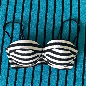 New Xhilaration black & white bikini top L